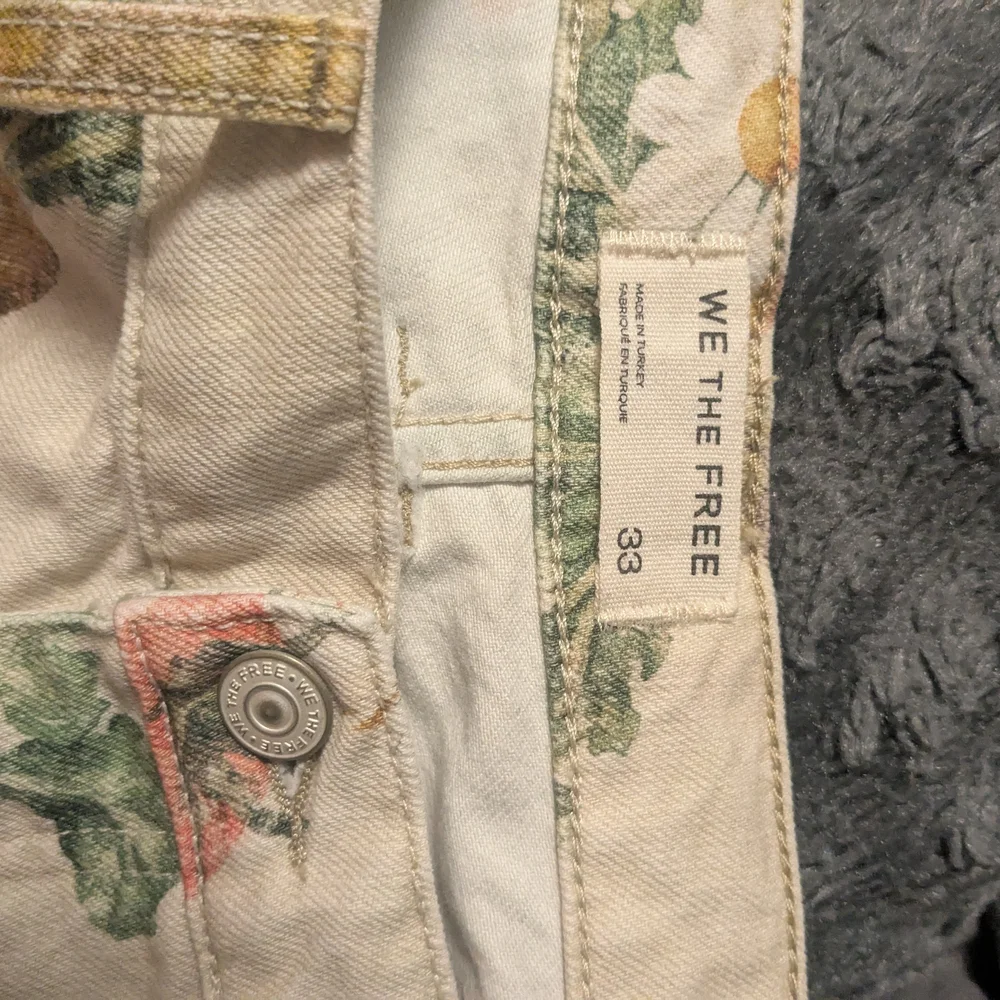 We The Free Good Luck Printed Barrel Jeans "Vegetables" - Picture 5 of 6